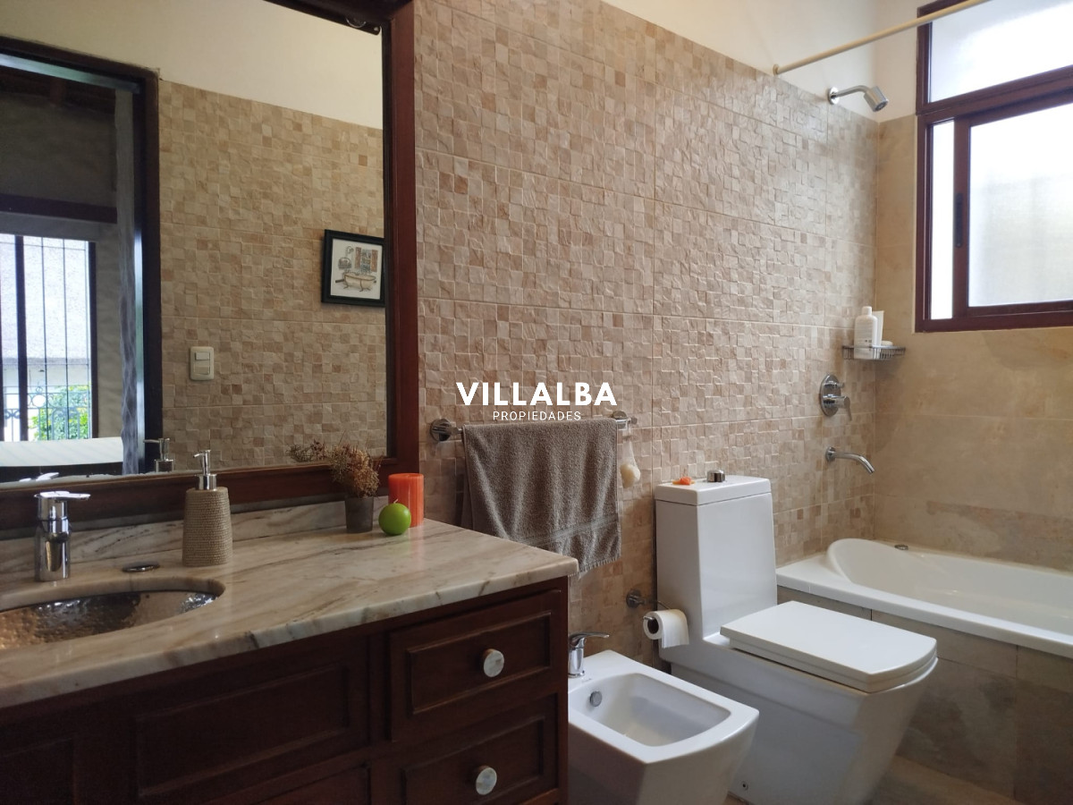 Apartamento ID.4399 - Casa en venta 4 dormitorios pinares