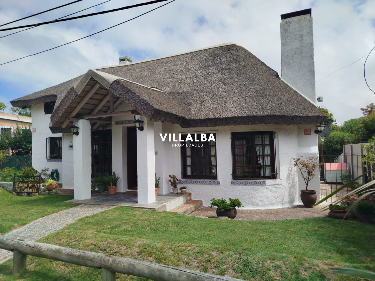 Apartamento ID.4399 - Casa en venta 4 dormitorios pinares