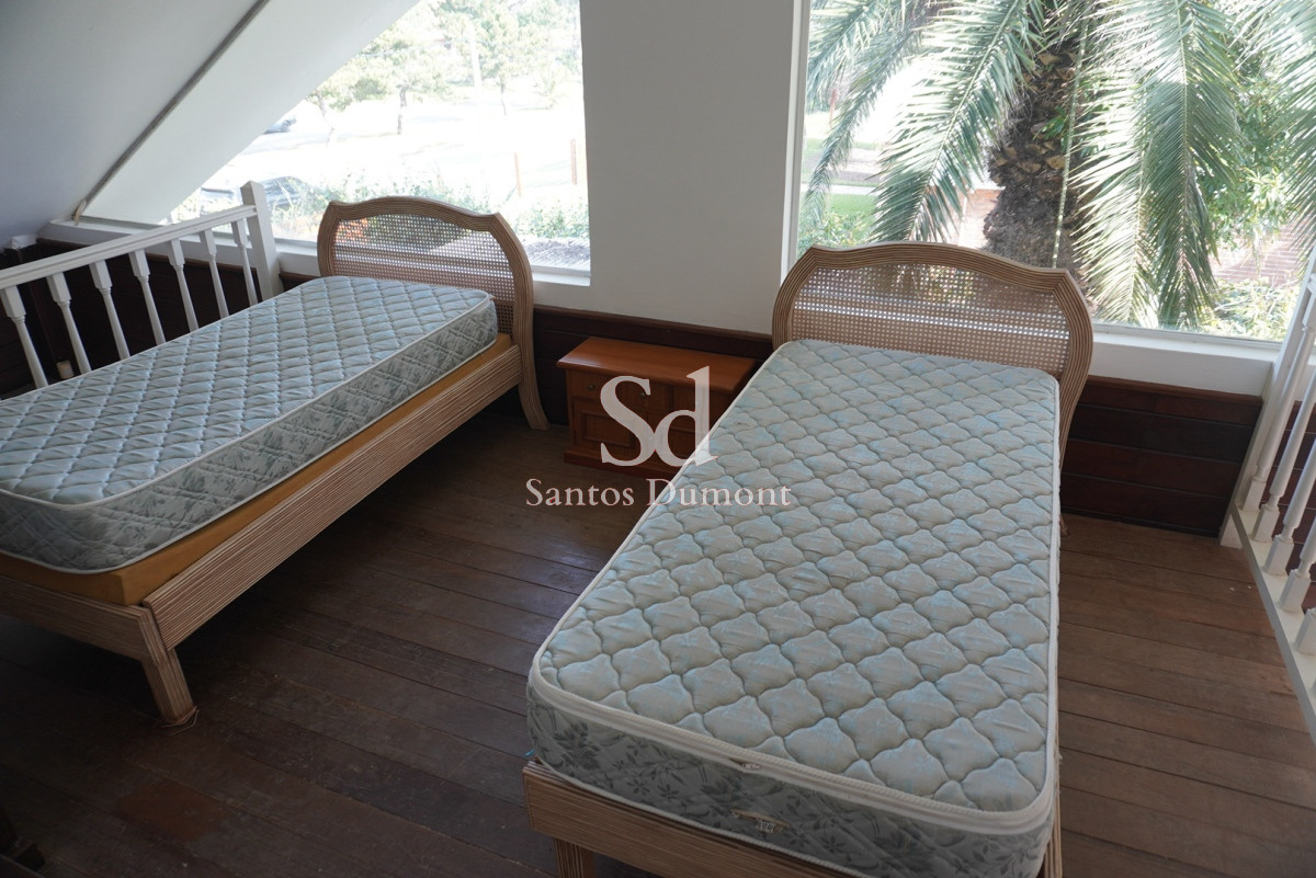 Casa ID.25423 - Venta casa playa mansa con parrillero amplio y piscina.