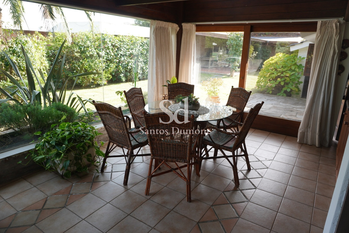 Casa ID.25423 - Venta casa playa mansa con parrillero amplio y piscina.