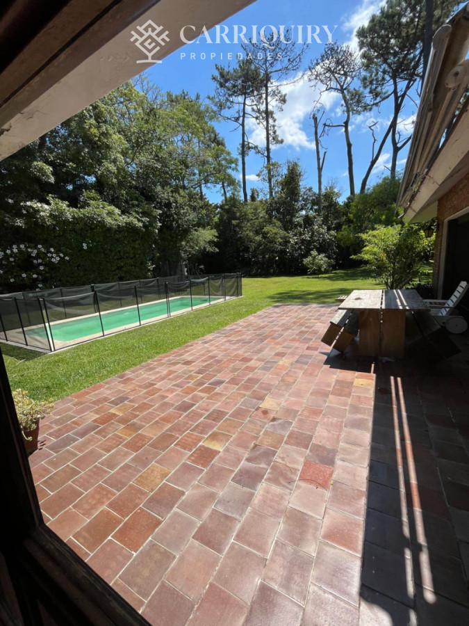 Casa ID.10300/Casa-en-Golf--Punta-del-Este-a-pasos-del-mar - Venta Casa Golf