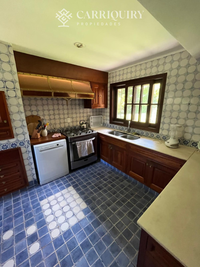 Casa ID.10300/Casa-en-Golf--Punta-del-Este-a-pasos-del-mar - Venta Casa Golf