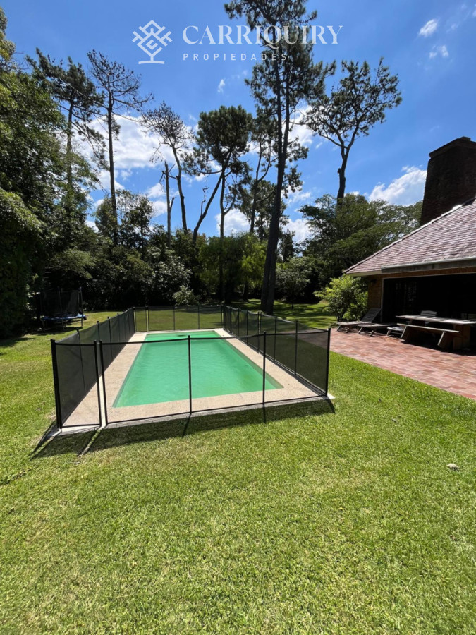 Casa ID.10300/Casa-en-Golf--Punta-del-Este-a-pasos-del-mar - Venta Casa Golf