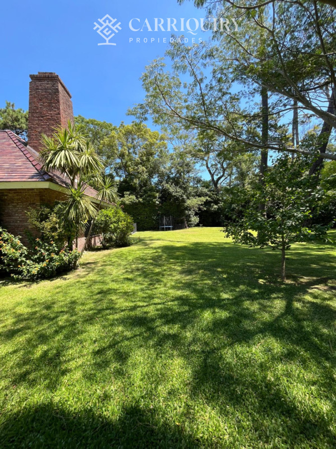 Casa ID.10300/Casa-en-Golf--Punta-del-Este-a-pasos-del-mar - Venta Casa Golf