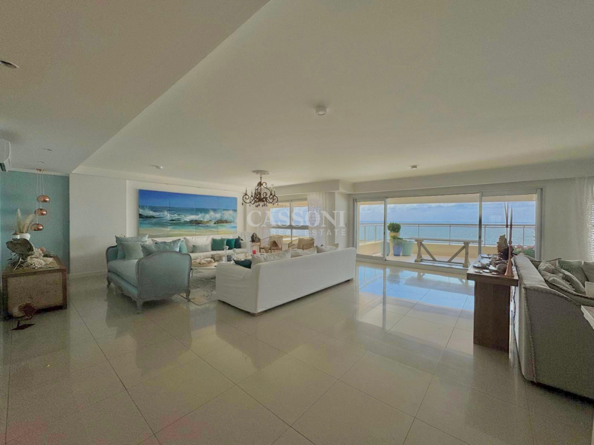 Apartamento ID.2881 - Torrelobos esquinero en venta 4 dormitorios mas dependencia de servicio excelente vista