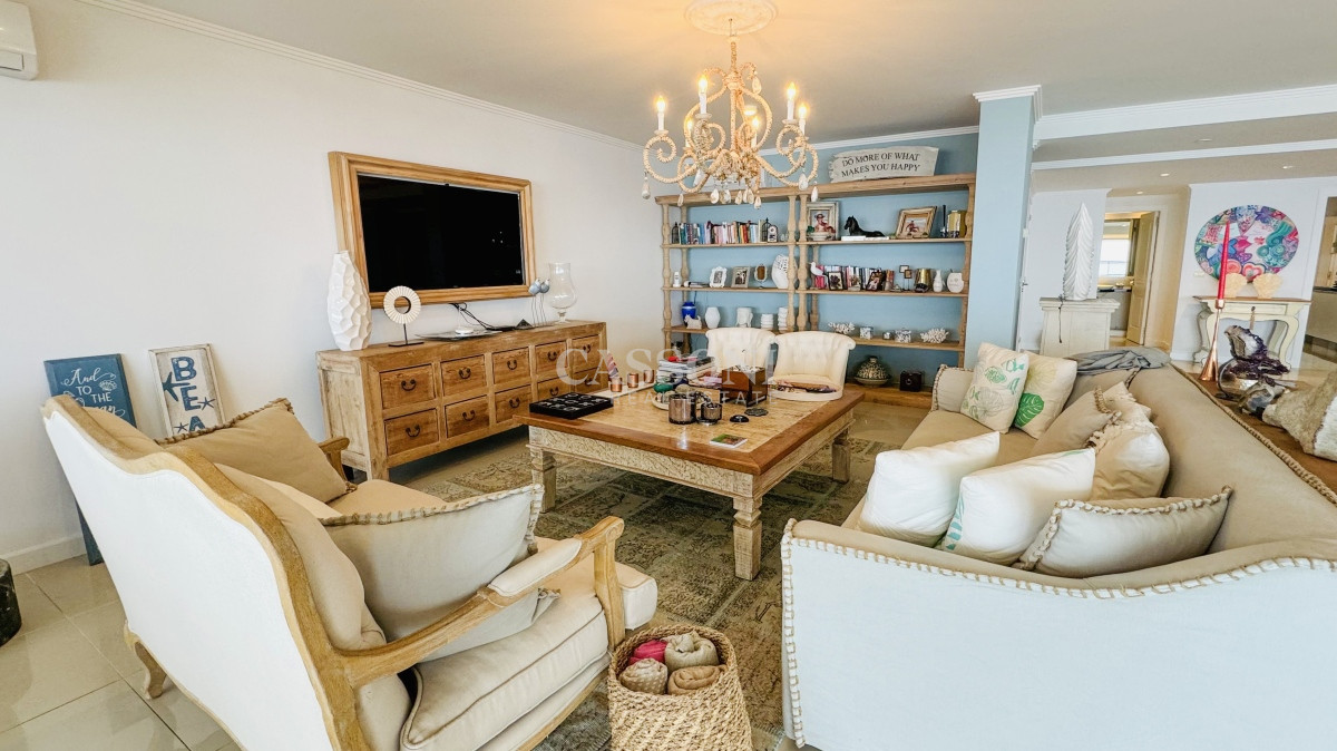 Apartamento ID.2881 - Torrelobos esquinero en venta 4 dormitorios mas dependencia de servicio excelente vista