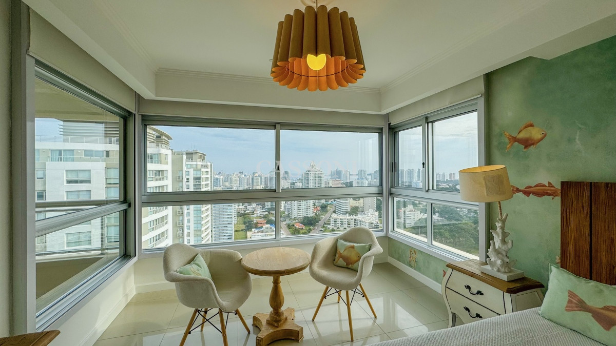 Apartamento ID.2881 - Torrelobos esquinero en venta 4 dormitorios mas dependencia de servicio excelente vista
