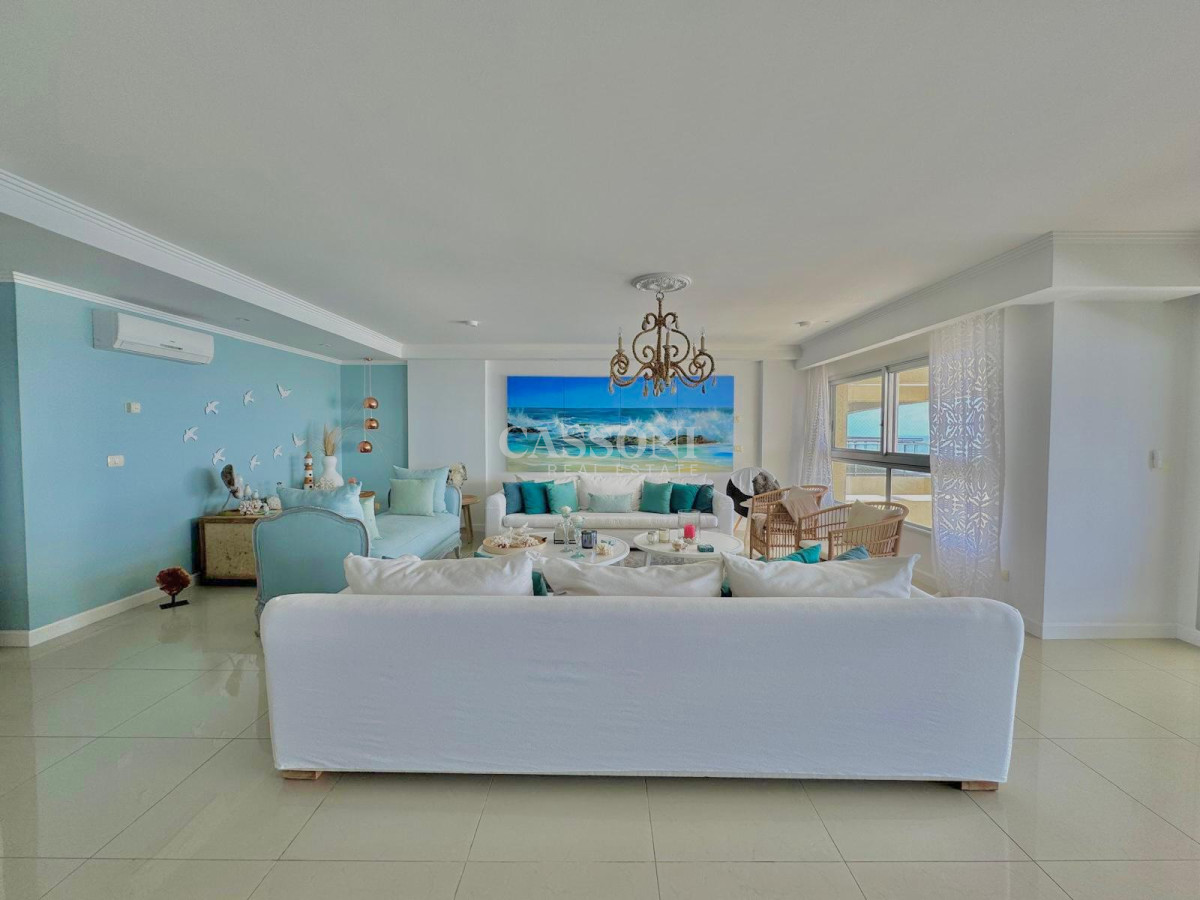 Apartamento ID.2881 - Torrelobos esquinero en venta 4 dormitorios mas dependencia de servicio excelente vista