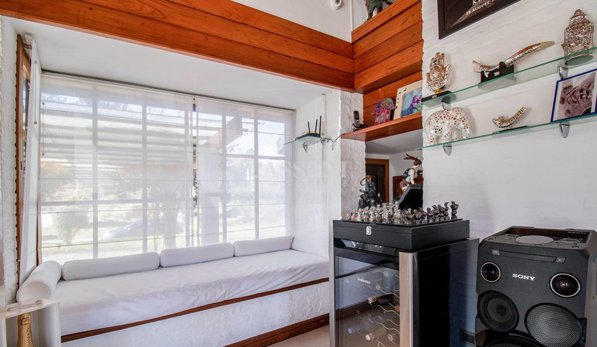 Casa ID.2860 - Venta casa en Pinares de 8 dormitorios.