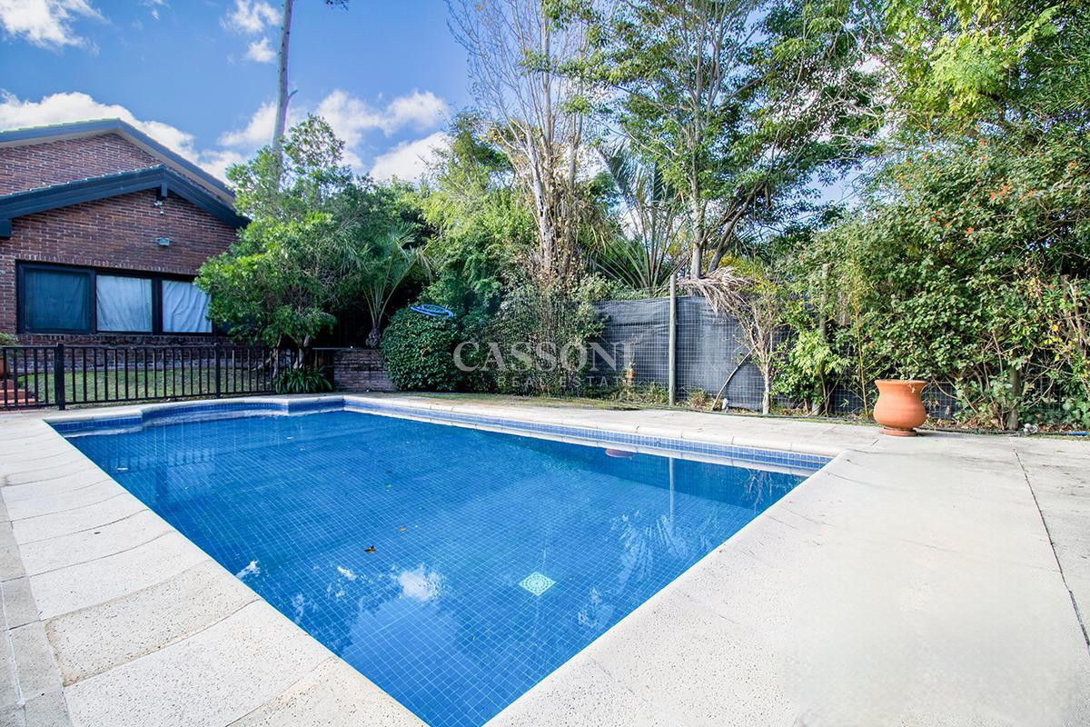Casa ID.2860 - Venta casa en Pinares de 8 dormitorios.