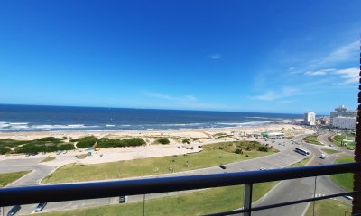 Venta apartamento 2 dormitorios y medio con vista al mar