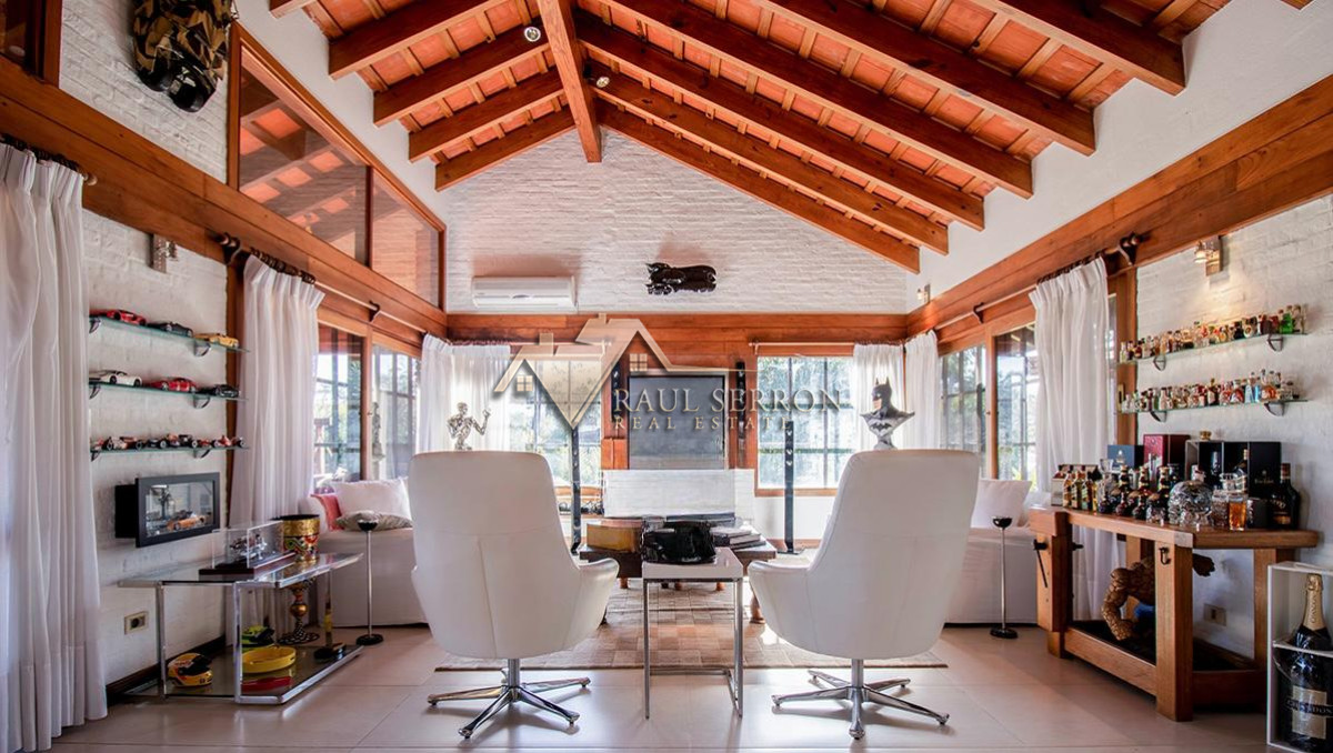 Casa ID.3235 - VENTA DE CASA DE 8 DORMITORIOS EN PINARES PUNTA DEL ESTE