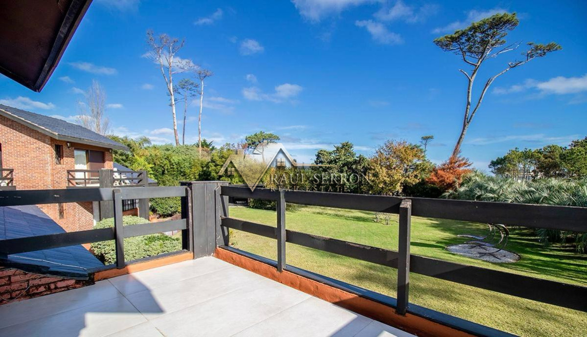Casa ID.3235 - VENTA DE CASA DE 8 DORMITORIOS EN PINARES PUNTA DEL ESTE
