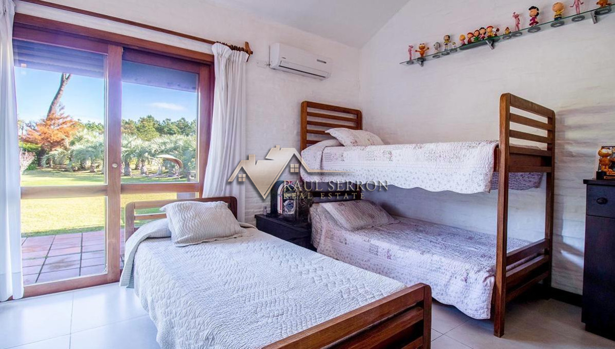 Casa ID.3235 - VENTA DE CASA DE 8 DORMITORIOS EN PINARES PUNTA DEL ESTE