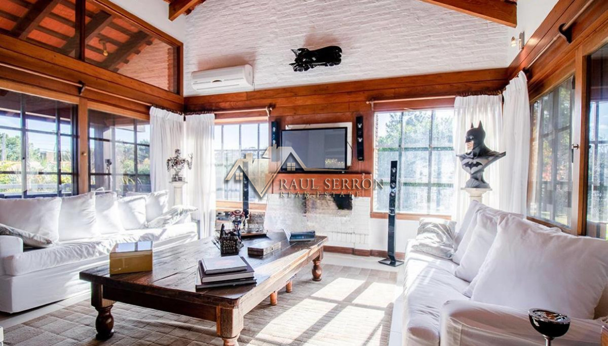 Casa ID.3235 - VENTA DE CASA DE 8 DORMITORIOS EN PINARES PUNTA DEL ESTE