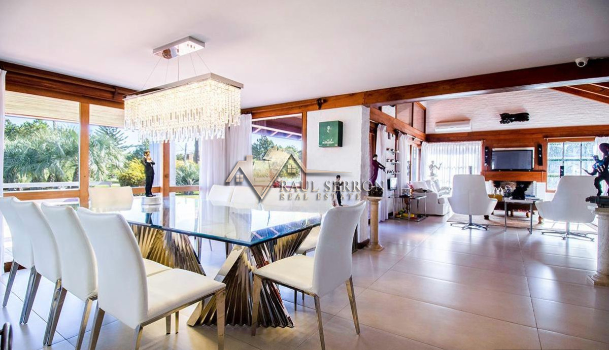 Casa ID.3235 - VENTA DE CASA DE 8 DORMITORIOS EN PINARES PUNTA DEL ESTE