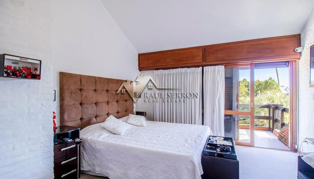 Casa ID.3235 - VENTA DE CASA DE 8 DORMITORIOS EN PINARES PUNTA DEL ESTE