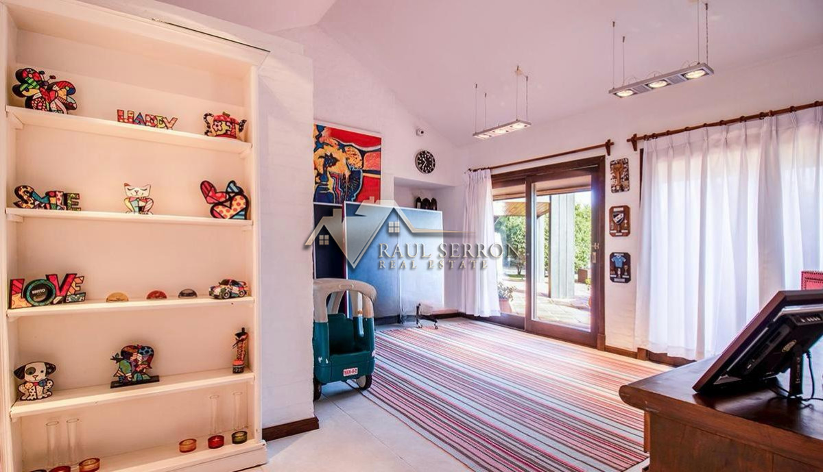 Casa ID.3235 - VENTA DE CASA DE 8 DORMITORIOS EN PINARES PUNTA DEL ESTE