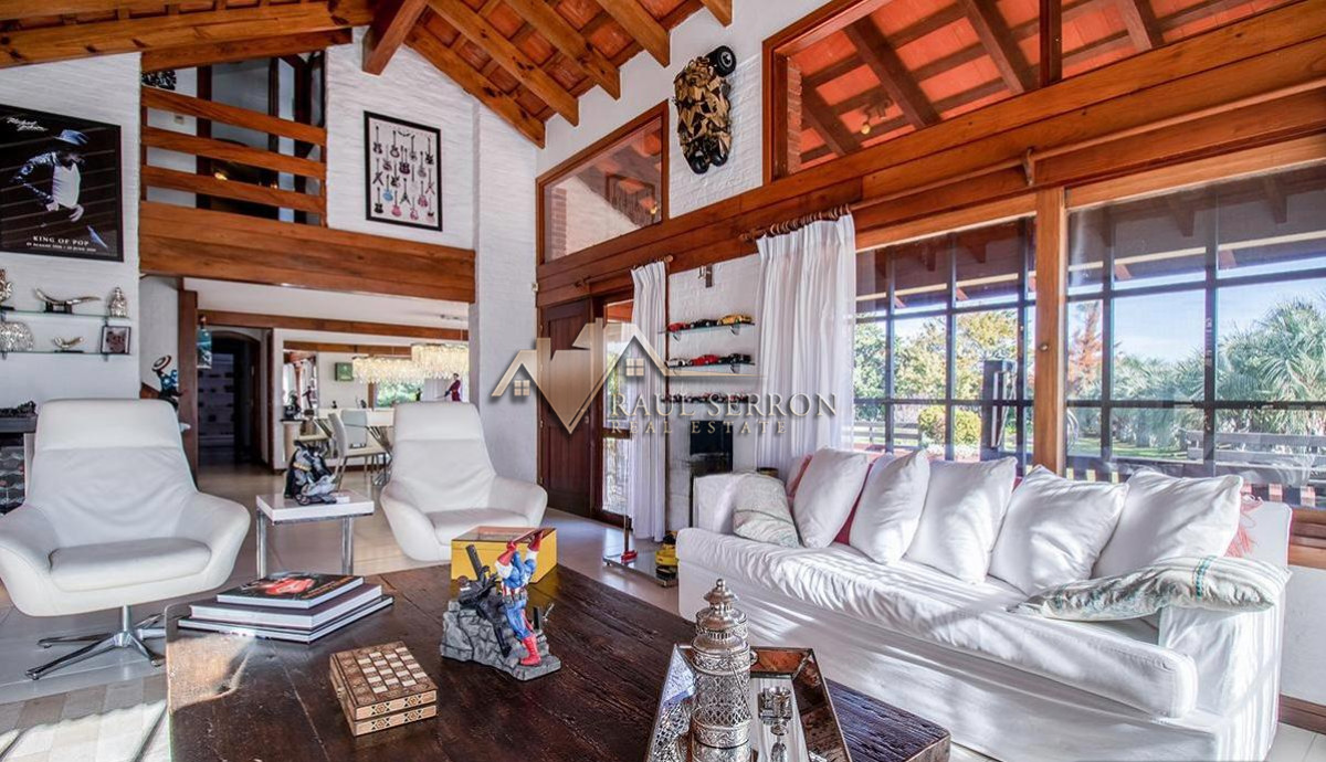 Casa ID.3235 - VENTA DE CASA DE 8 DORMITORIOS EN PINARES PUNTA DEL ESTE