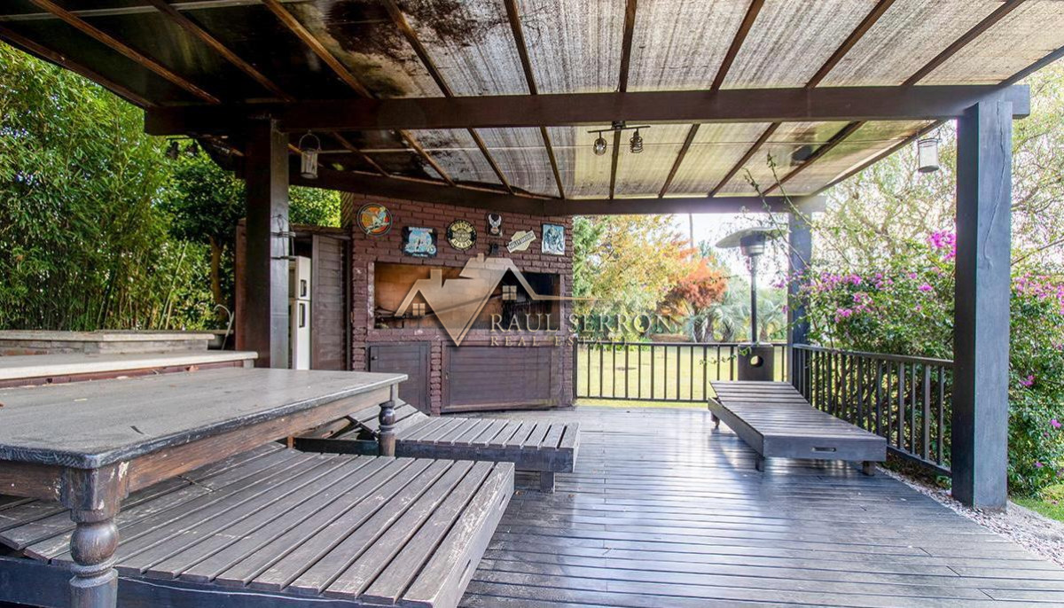 Casa ID.3235 - VENTA DE CASA DE 8 DORMITORIOS EN PINARES PUNTA DEL ESTE