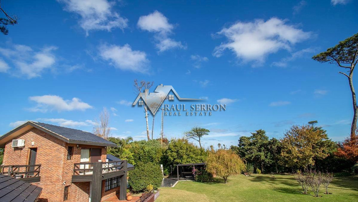 Casa ID.3235 - VENTA DE CASA DE 8 DORMITORIOS EN PINARES PUNTA DEL ESTE