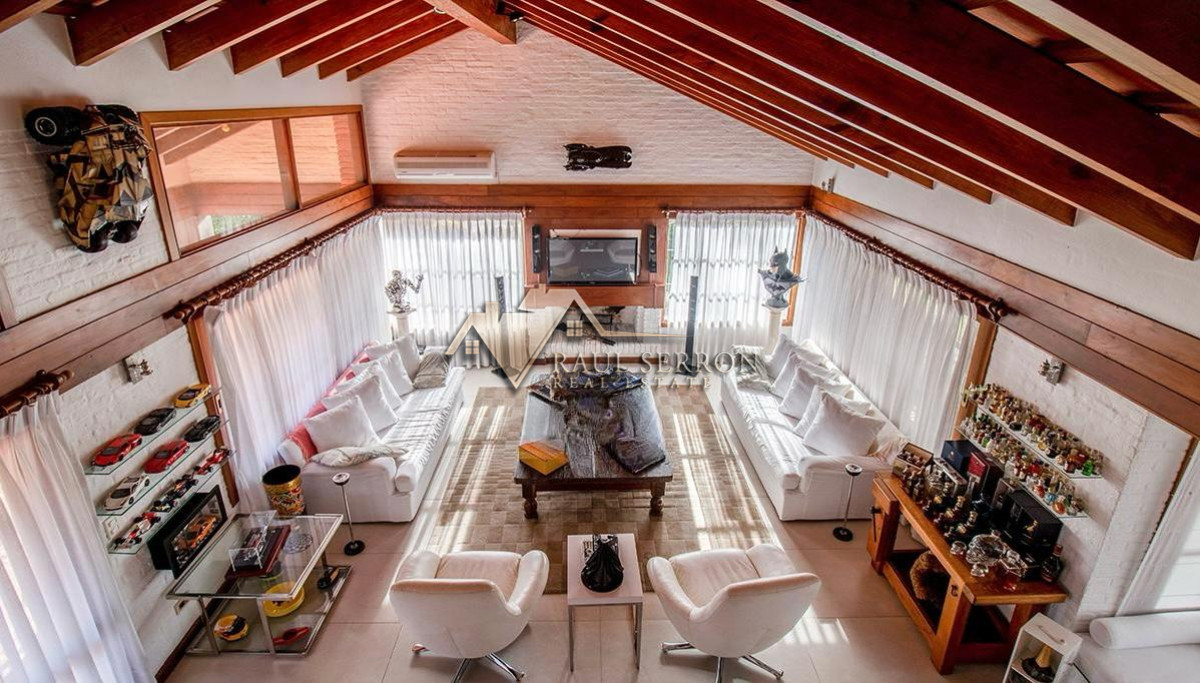 Casa ID.3235 - VENTA DE CASA DE 8 DORMITORIOS EN PINARES PUNTA DEL ESTE