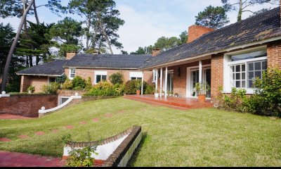 VENTA DE CASA DE 4 DORMITORIOS EN CANTEGRIL PUNTA DEL ESTE