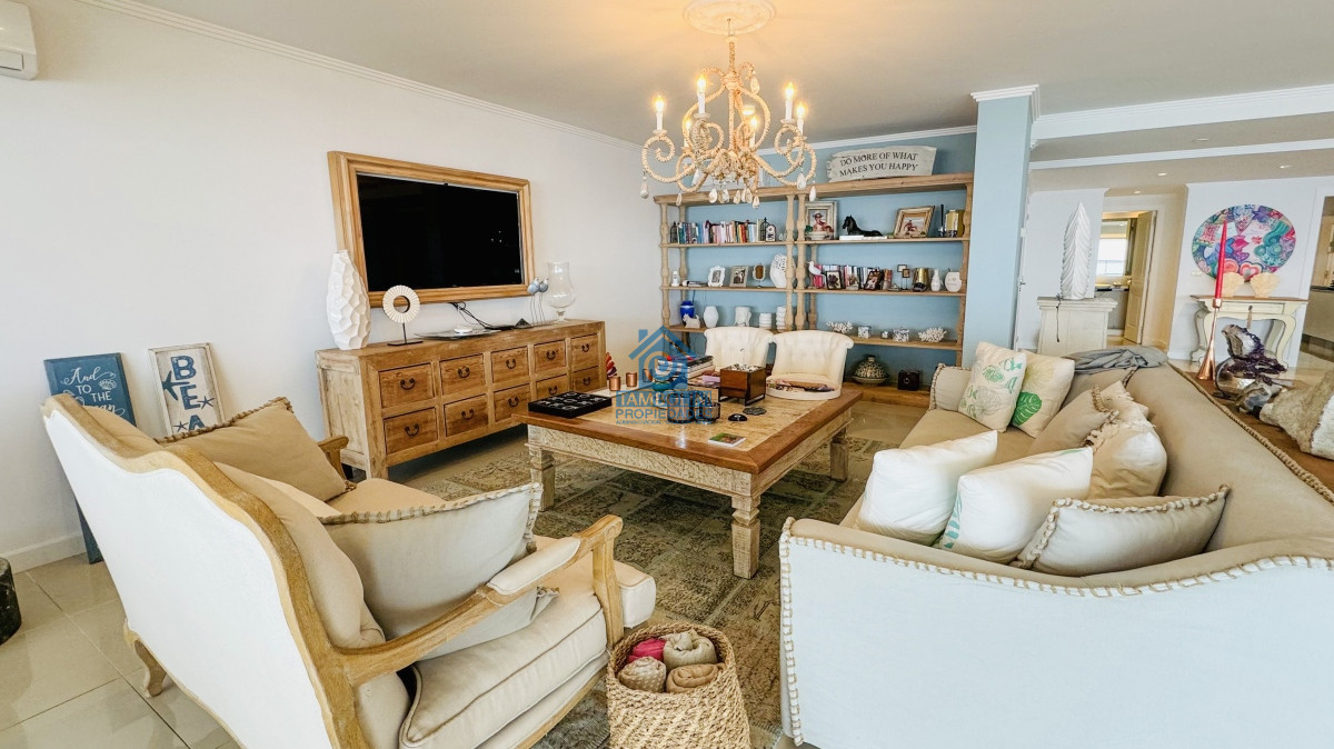 Apartamento ID.541 - Torrelobos esquinero en venta, 4 dormitorios excelente vista
