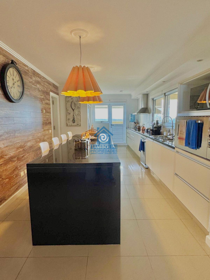 Apartamento ID.541 - Torrelobos esquinero en venta, 4 dormitorios excelente vista