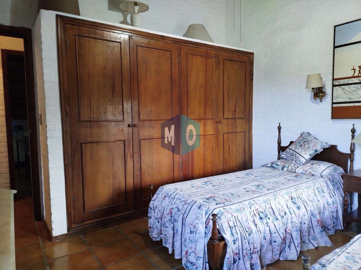 Casa ID.1184 - Venta casa mansa 5 dormitorios