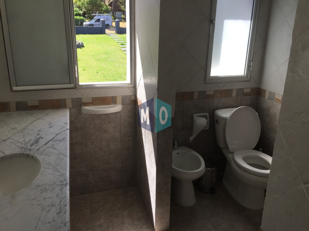 Casa ID.1182 - Venta casa 4 dormitorios Pinares.
