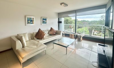 Apartamento en Venta de tres Dormitorios Playa Brava