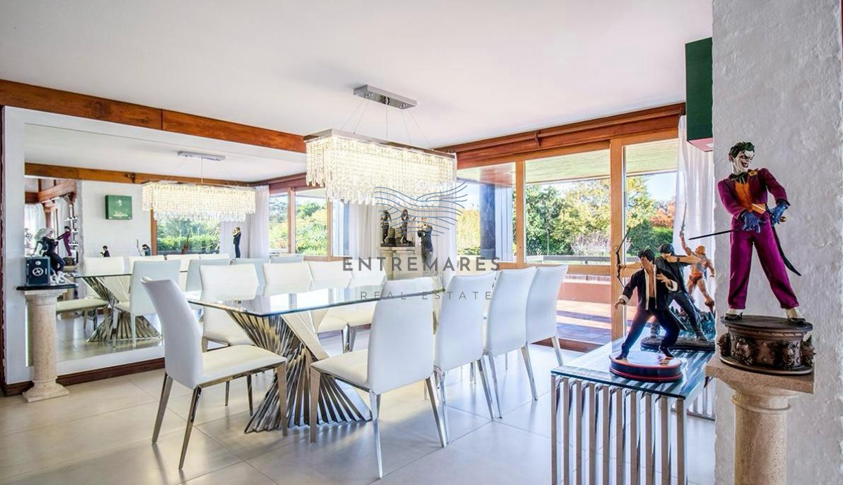 Casa ID.135 - Venta casa en Pinares de 8 dormitorios.