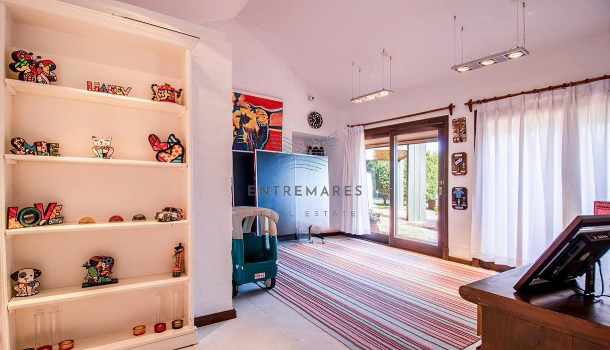 Casa ID.135 - Venta casa en Pinares de 8 dormitorios.