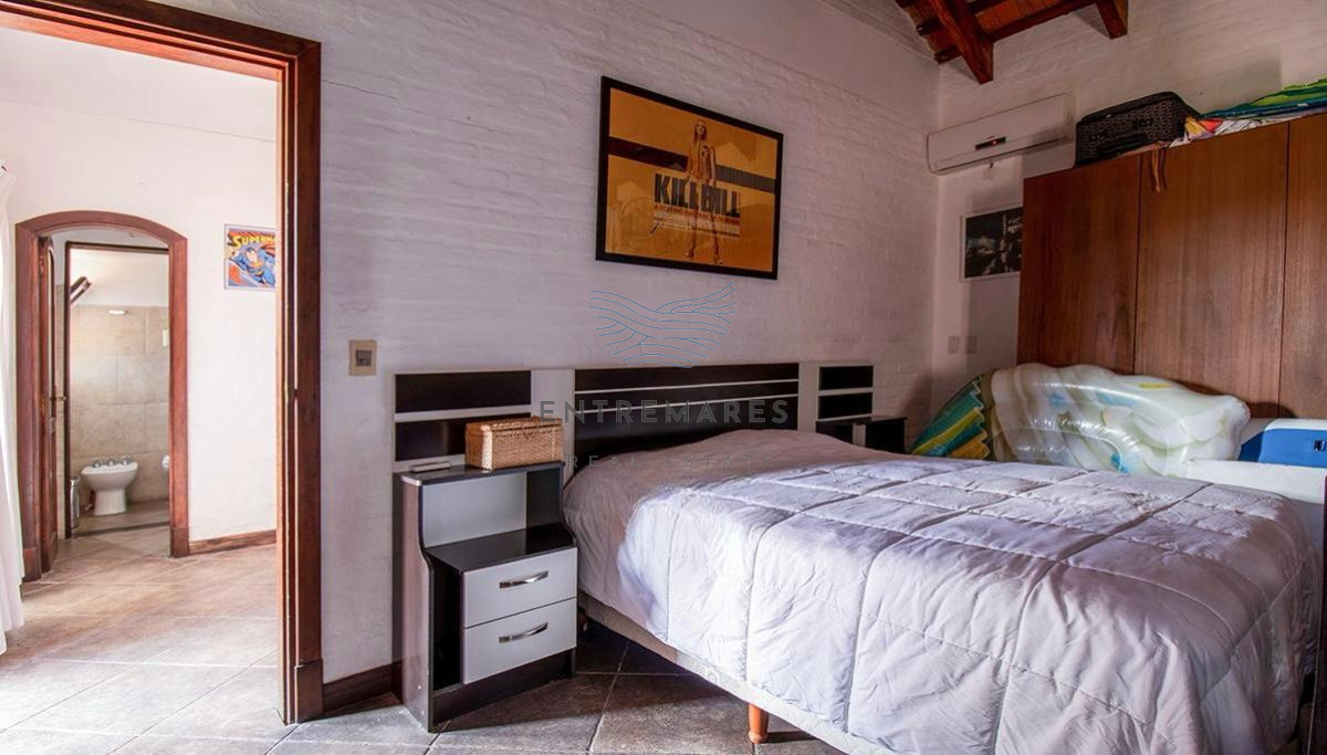 Casa ID.135 - Venta casa en Pinares de 8 dormitorios.