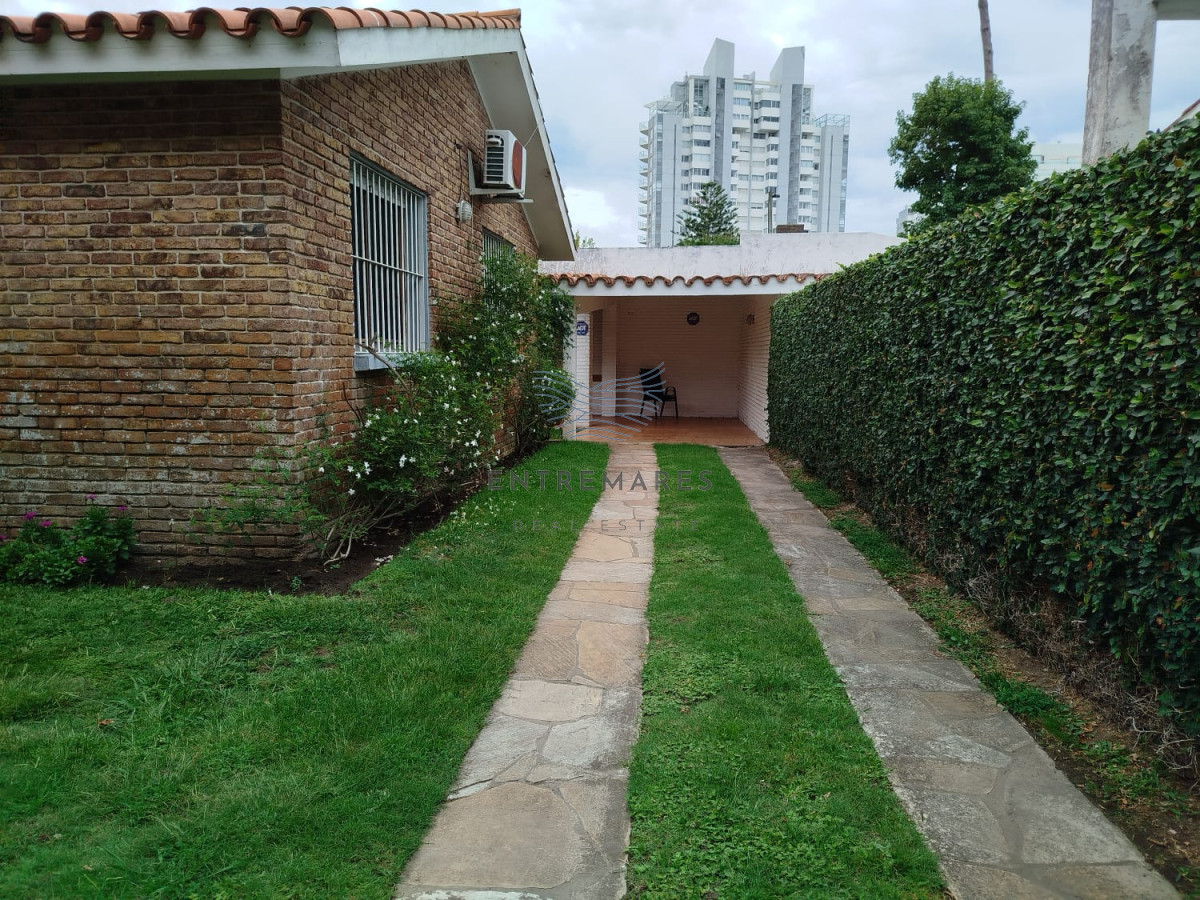 Casa ID.119 - Venta casa mansa 4 dormitorios