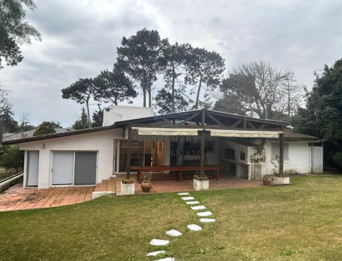 Casa ID.110 - Venta casa 4 dormitorios Jardines de Córdoba