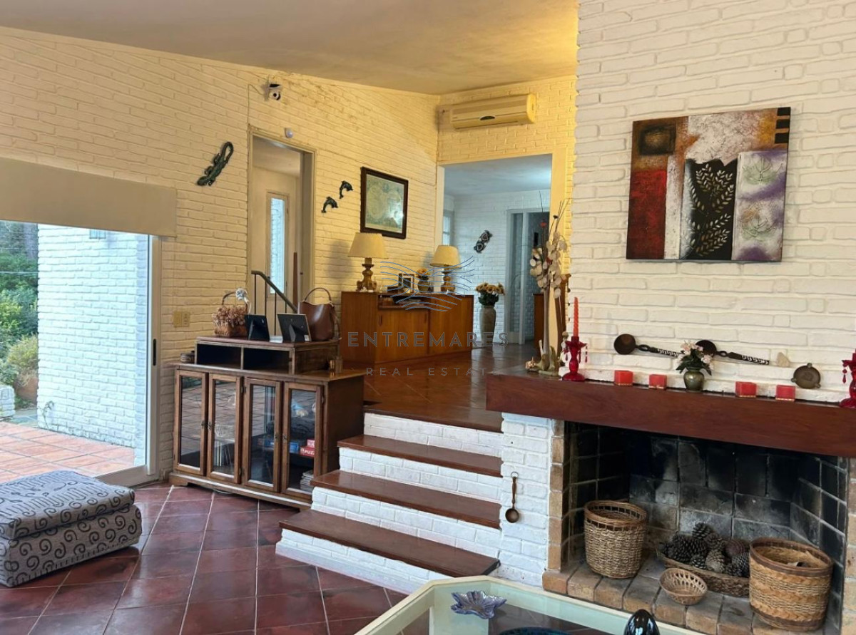 Casa ID.110 - Venta casa 4 dormitorios Jardines de Córdoba