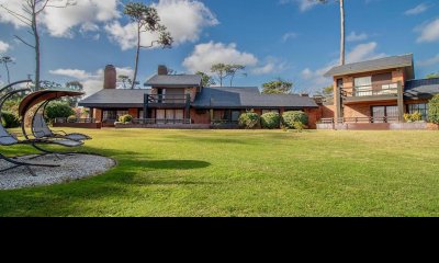 Venta casa en Pinares de 8 dormitorios.