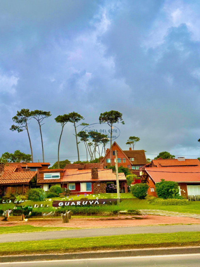 Casa ID.123 - Casa de 4 dormitorios en alquiler temporal, Playa Mansa, Punta del Este