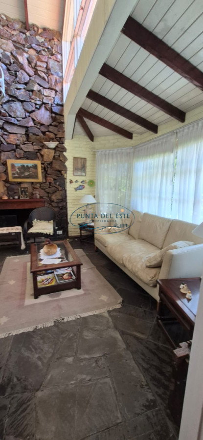 Casa ID.123 - Casa de 4 dormitorios en alquiler temporal, Playa Mansa, Punta del Este