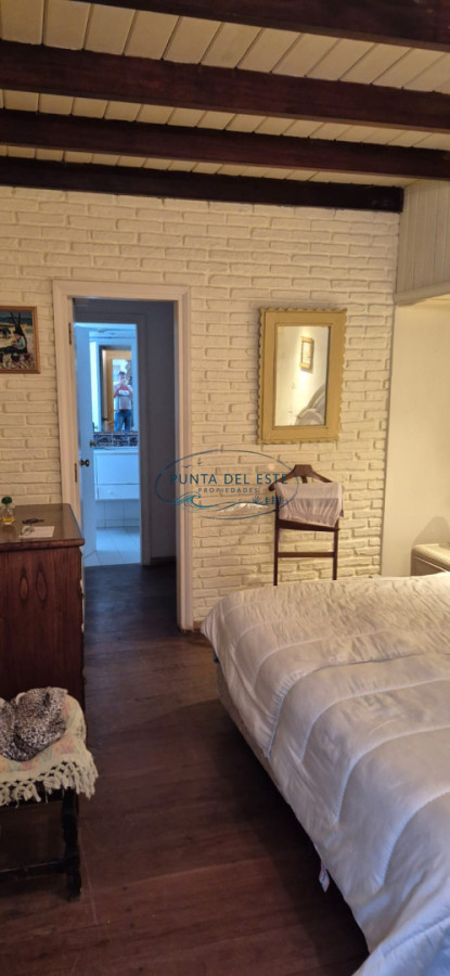 Casa ID.123 - Casa de 4 dormitorios en alquiler temporal, Playa Mansa, Punta del Este