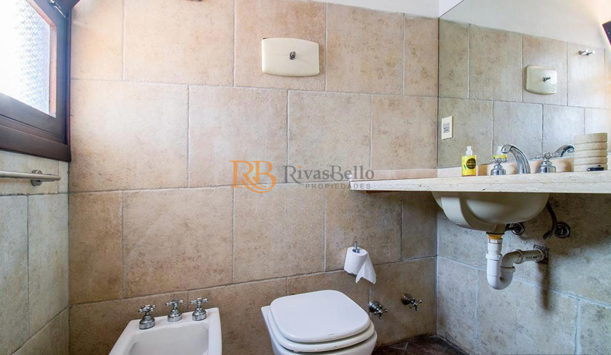 Casa ID.59 - Venta casa en Pinares de 8 dormitorios.