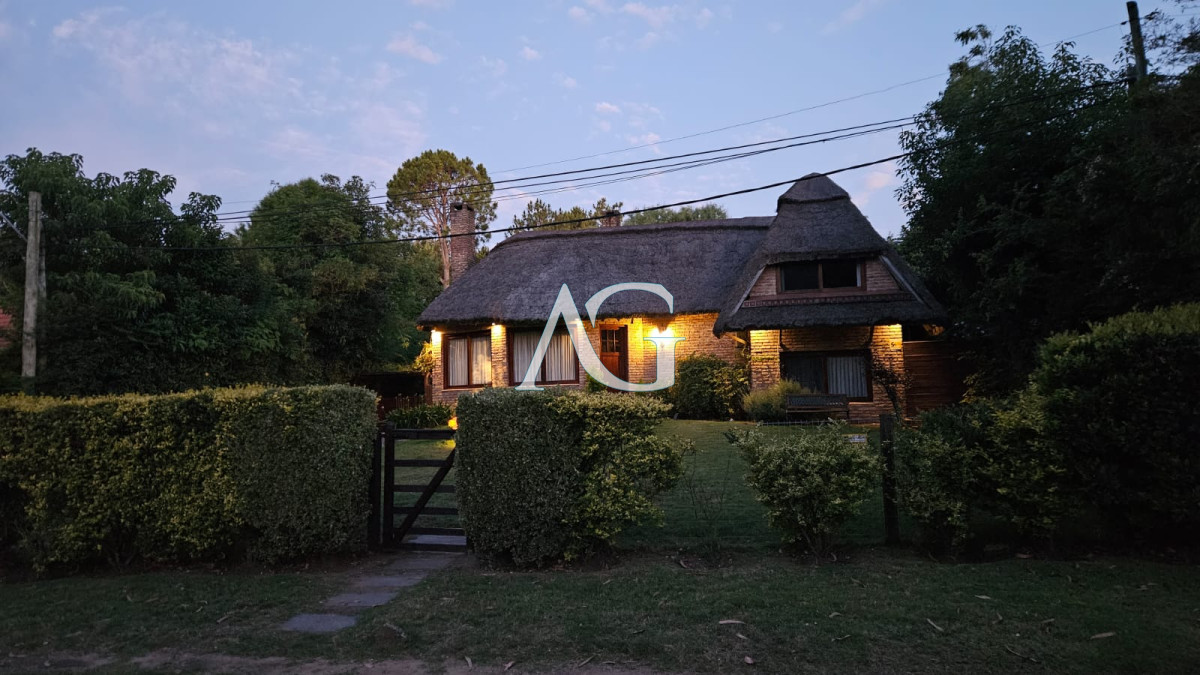 Casa ID.251 - Venta casa 3 dormitorios zona Pinares