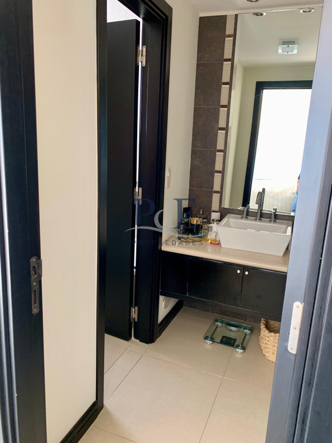 Penthouse en venta 2 dormitorios y ascensor privado. Playa Mansa - Imagen 7