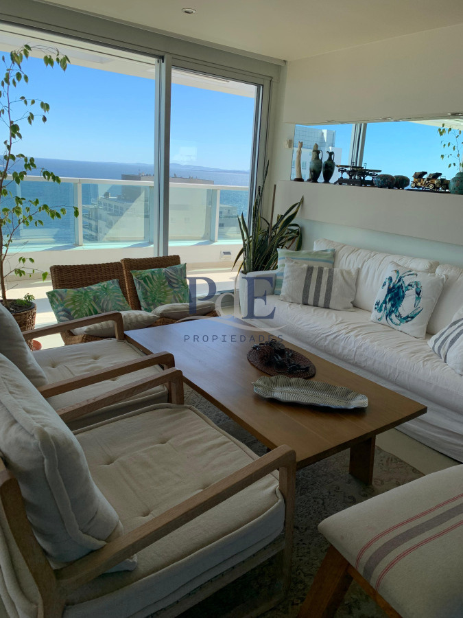 Penthouse en venta 2 dormitorios y ascensor privado. Playa Mansa