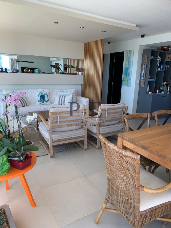 Penthouse en venta 2 dormitorios y ascensor privado. Playa Mansa - Imagen 2