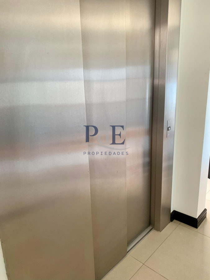 Penthouse en venta 2 dormitorios y ascensor privado. Playa Mansa - Imagen 10
