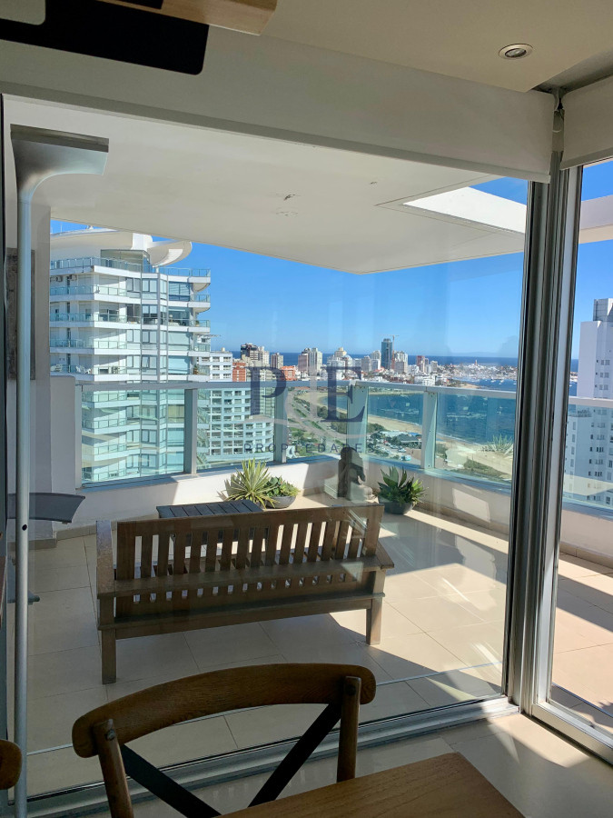 Penthouse en venta 2 dormitorios y ascensor privado. Playa Mansa - Imagen 9