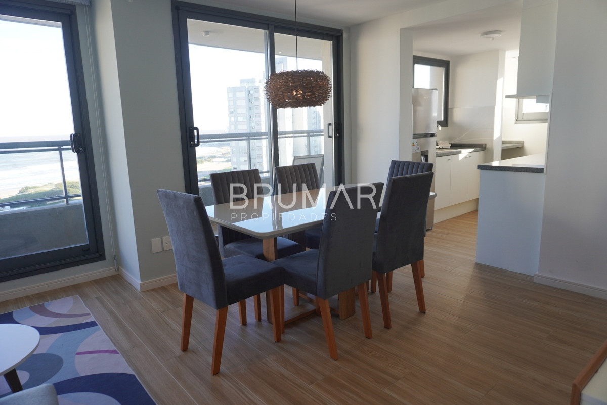 A 100 metros del mar, departamento de 2 dormitorios con vista a la brava.